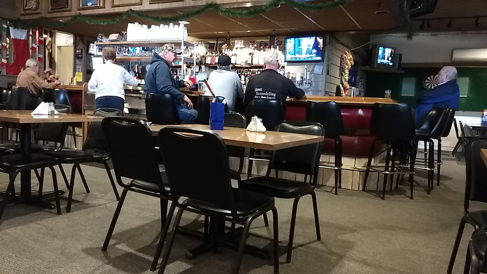 Decker's Lounge — photo