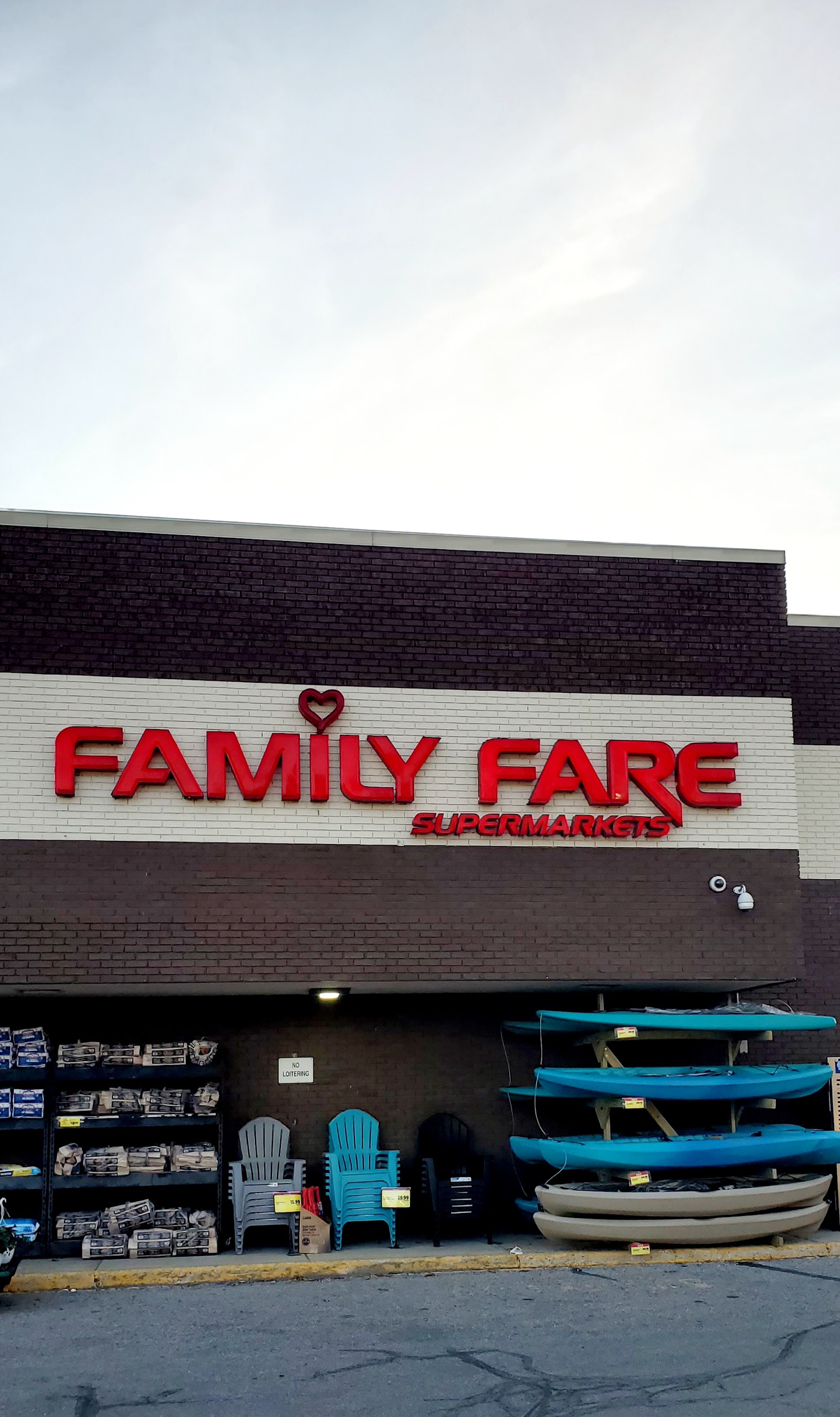 Family Fare Supermarket — photo