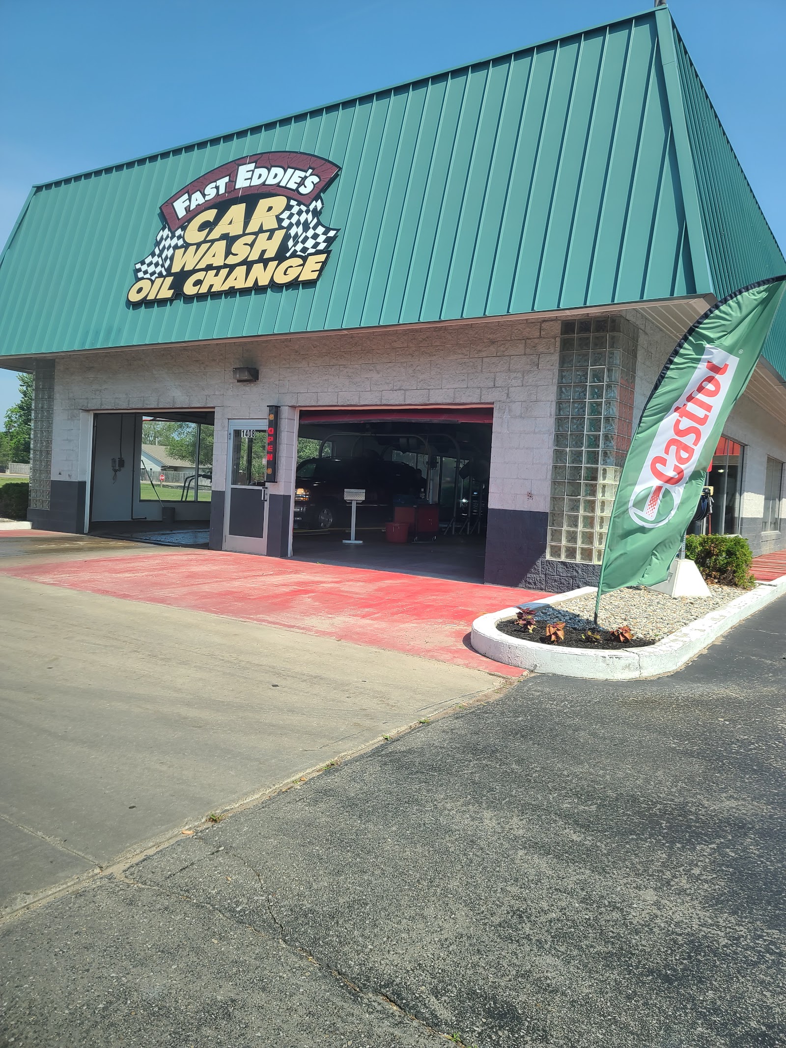 Fast Eddie's Car Wash and Oil Change in Midland