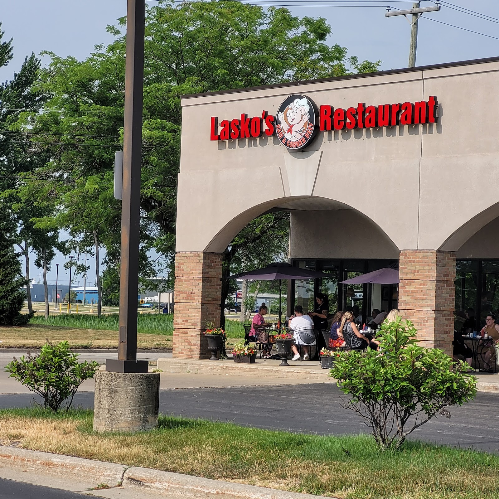 Laskos Restaurant in Midland