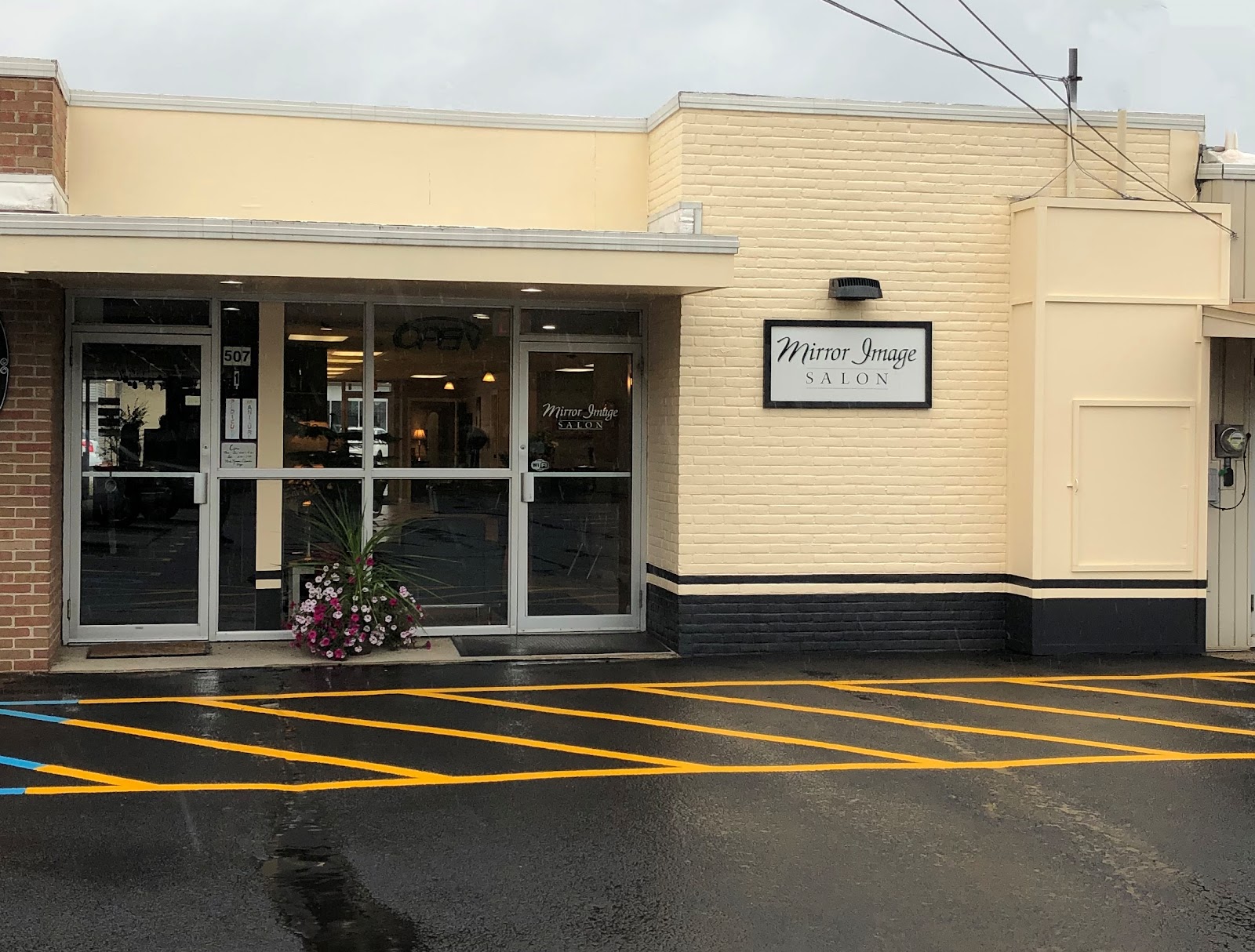 Mirror Image Salon in Midland