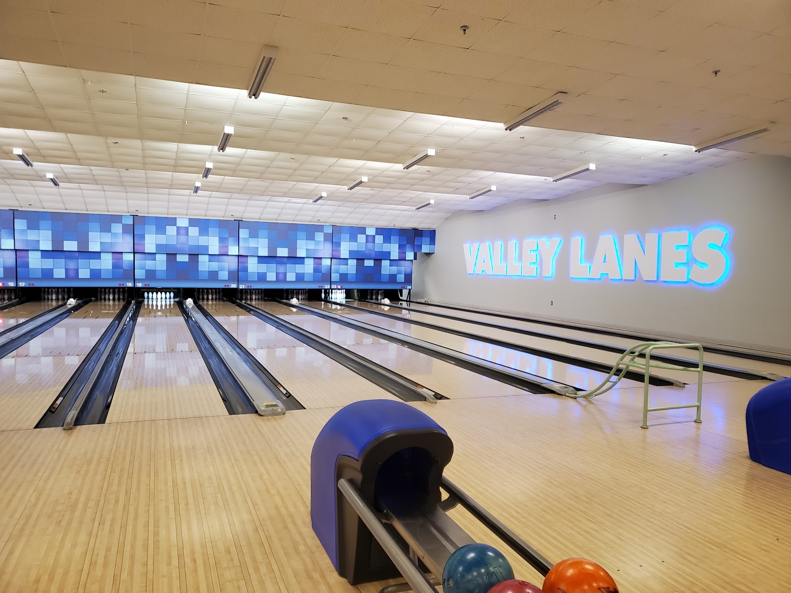 Valley Lanes Family Entertainment Center — photo