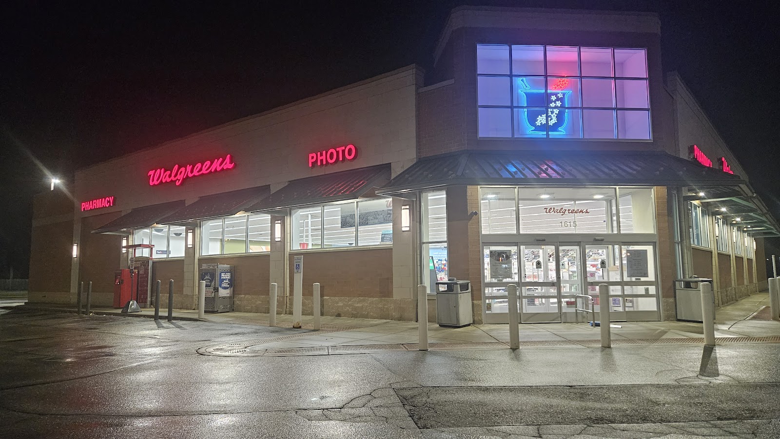 Walgreens — photo